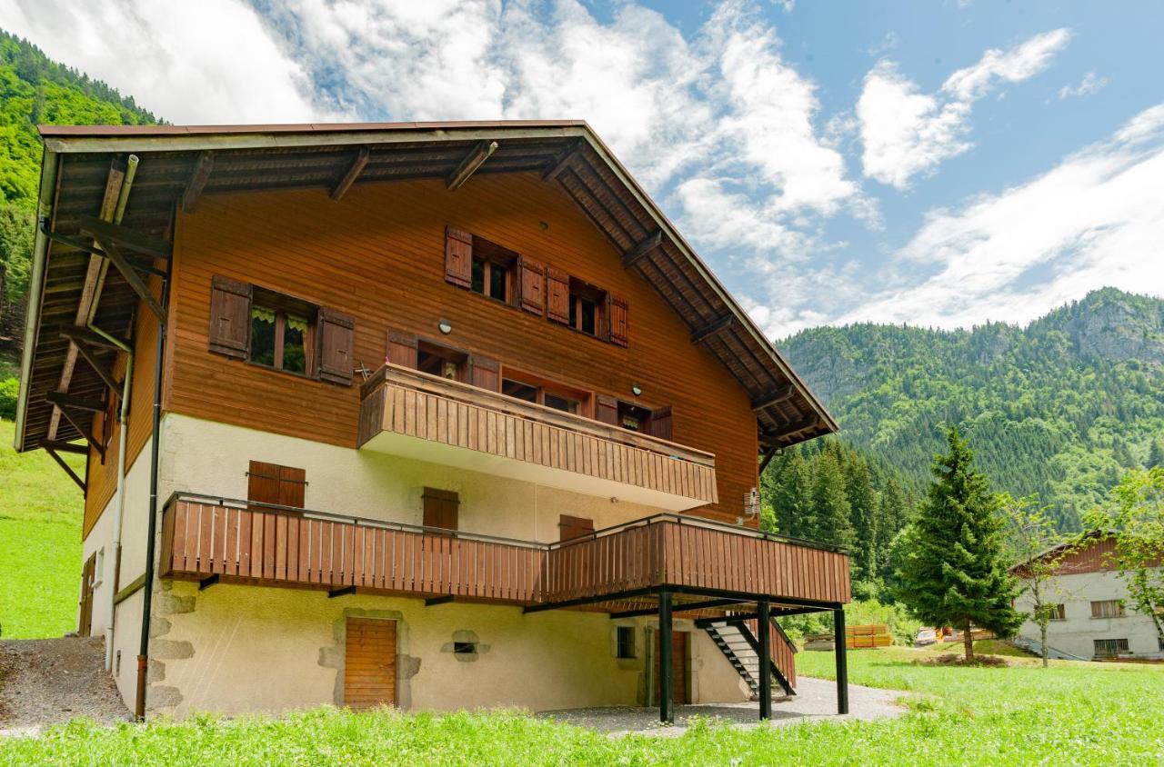 Grand Appartement Proche Gd Bornand Glieres-Val-de-Borne Exterior photo